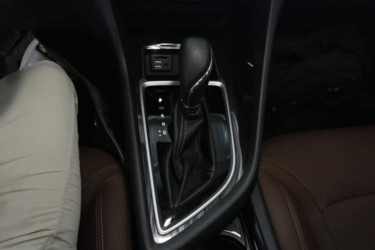 Used Buick GL6 2019 18T 6-Seater Connected Luxury Version China VI Standard Gear Lever