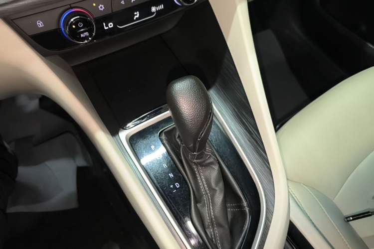 Used Buick GL6 2019 18T 6-Seater Elite Version China VI Standard Gear Lever