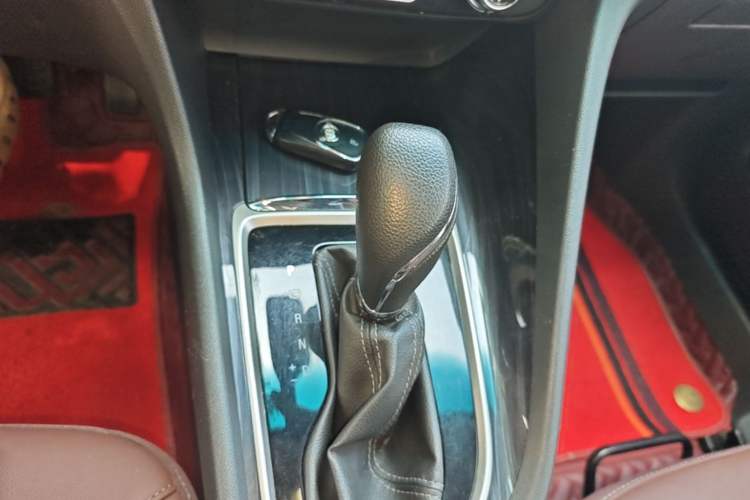 Used Buick GL6 2019 18T 6-Seater Connected Luxury Version China VI Standard Gear Lever
