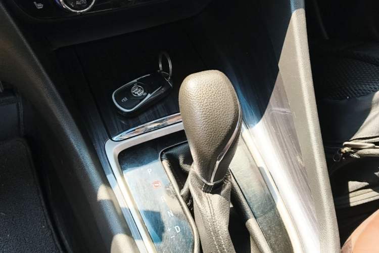 Used Buick GL6 2019 18T 6-Seater Connected Luxury Version China VI Standard Gear Lever
