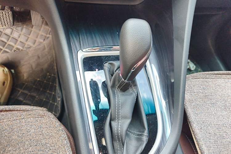 Used Buick GL6 2019 18T 6-Seater Elite Version China VI Standard Gear Lever