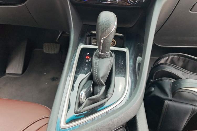 Used Buick GL6 2019 18T 6-Seater Connected Luxury Version China VI Standard Gear Lever