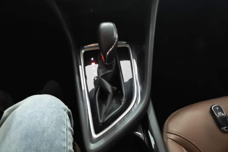 Used Buick GL6 2019 18T 6-Seater Connected Luxury Version China VI Standard Gear Lever