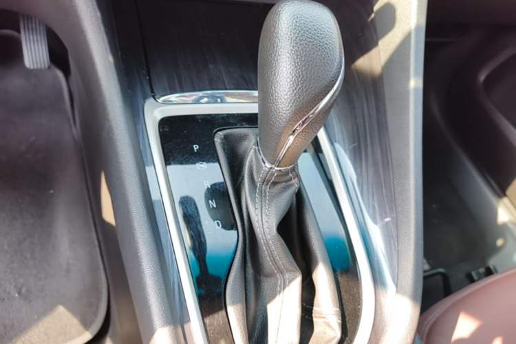 Used Buick GL6 2019 18T 6-Seater Connected Luxury Version China VI Standard Gear Lever