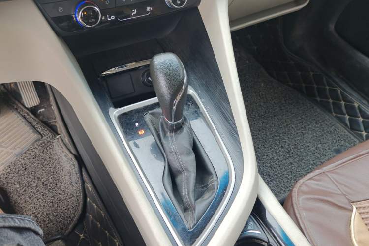 Used Buick GL6 2019 18T 6-Seater Elite Version China VI Standard Gear Lever