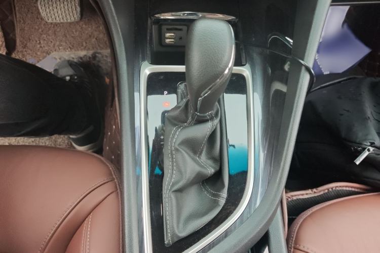 Used Buick GL6 2019 18T 6-Seater Connected Luxury Version China VI Standard Gear Lever