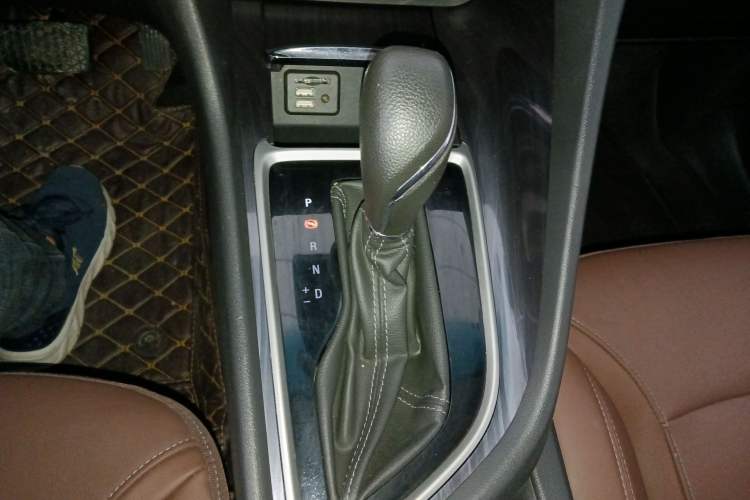 Used Buick GL6 2019 18T 6-Seater Connected Luxury Version China VI Standard Gear Lever
