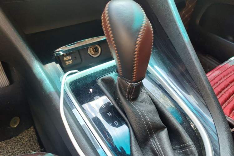 Used Buick GL6 2019 18T 6-Seater Connected Luxury Version China VI Standard Gear Lever