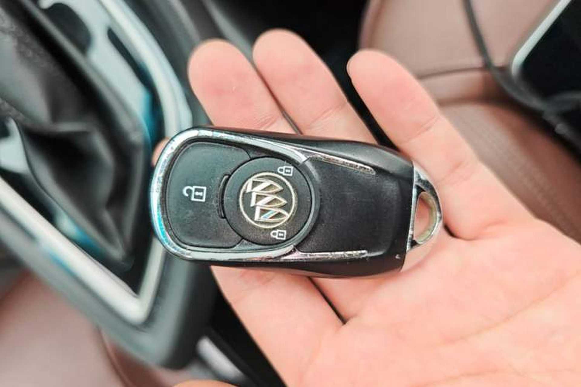 Used Buick GL6 2019 18T 6-Seater Connected Luxury Version China VI Standard Interior 1