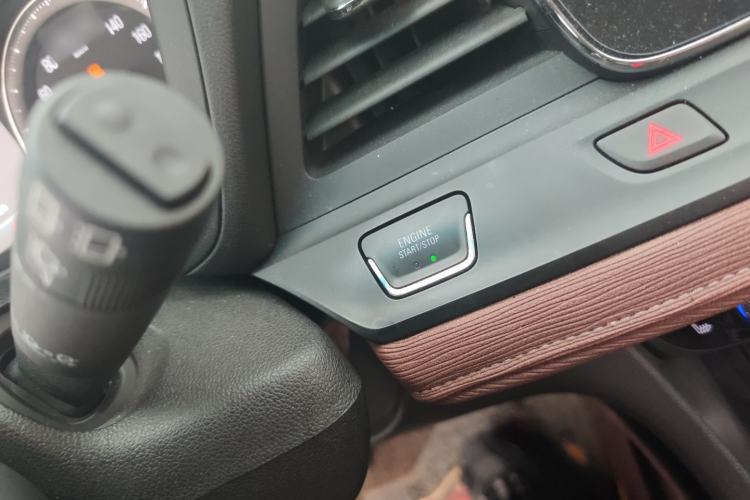 Used Buick GL6 2019 18T 6-Seater Connected Luxury Version China VI Standard Interior 1