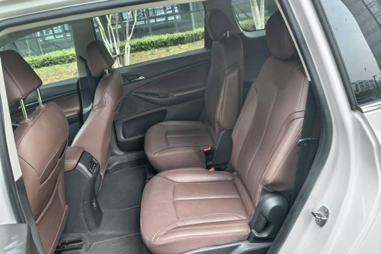 Used Buick GL6 2019 18T 6-Seater Connected Luxury Version China VI Standard Interior 2