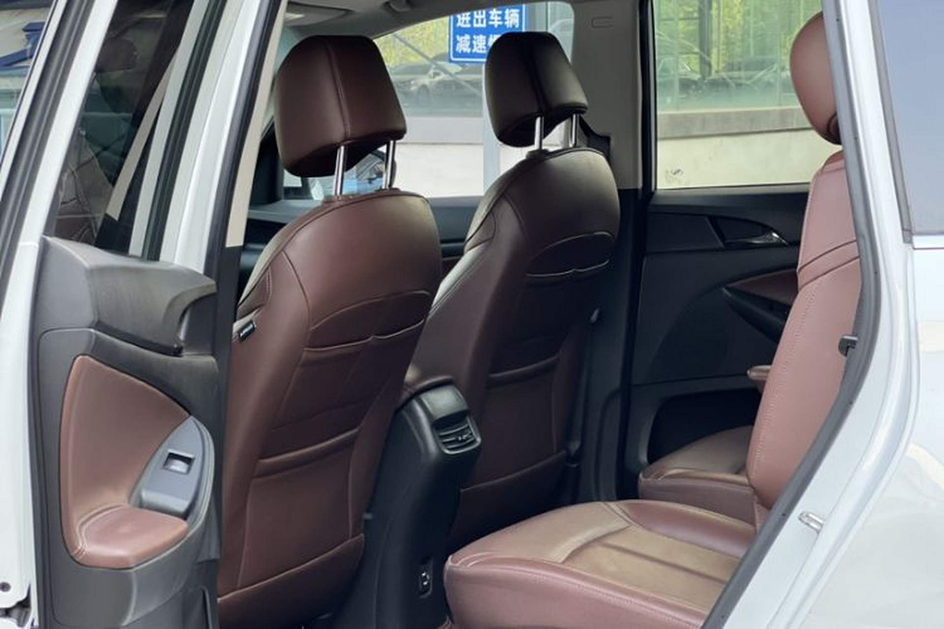 Used Buick GL6 2019 18T 6-Seater Connected Luxury Version China VI Standard Interior 3