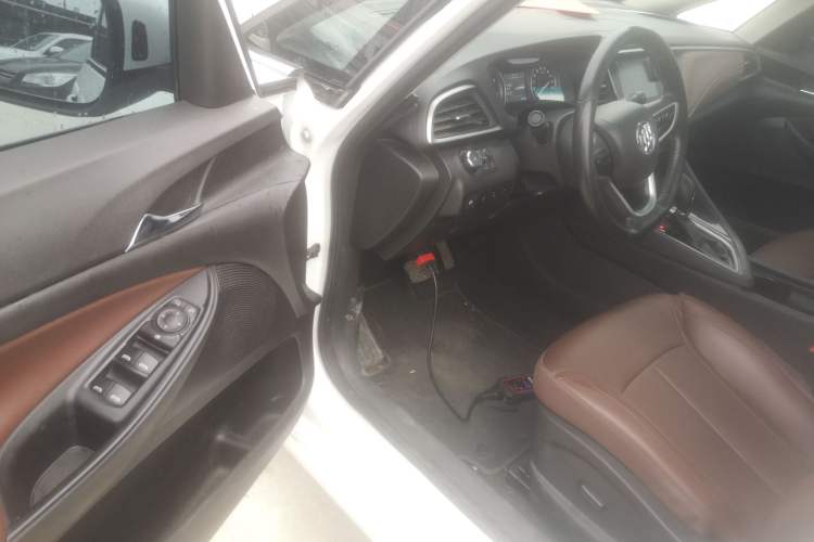 Used Buick GL6 2019 18T 6-Seater Connected Luxury Version China VI Standard Interior 3