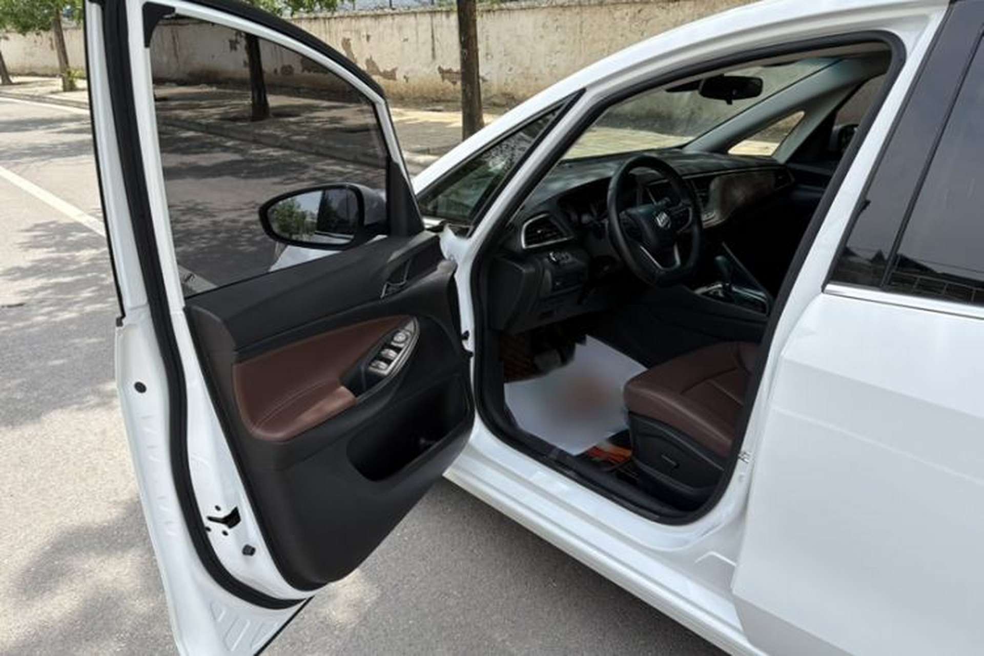 Used Buick GL6 2019 18T 6-Seater Connected Luxury Version China VI Standard Interior 3