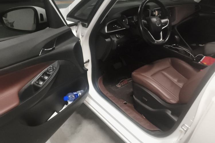 Used Buick GL6 2019 18T 6-Seater Connected Luxury Version China VI Standard Interior 3