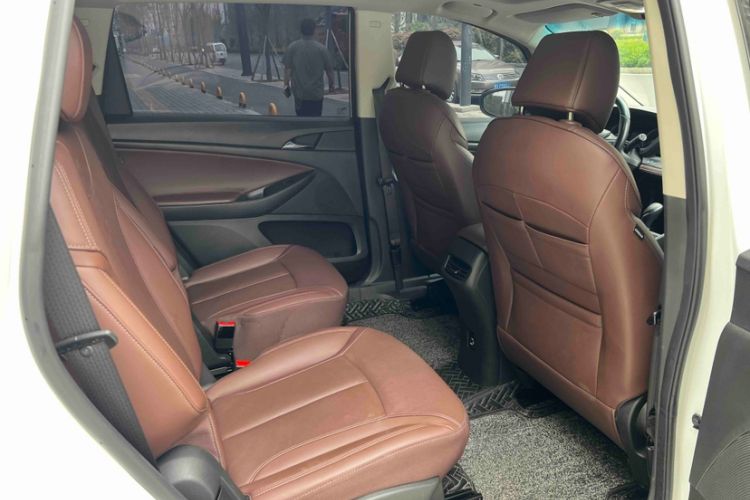 Used Buick GL6 2019 18T 6-Seater Connected Luxury Version China VI Standard Interior 4