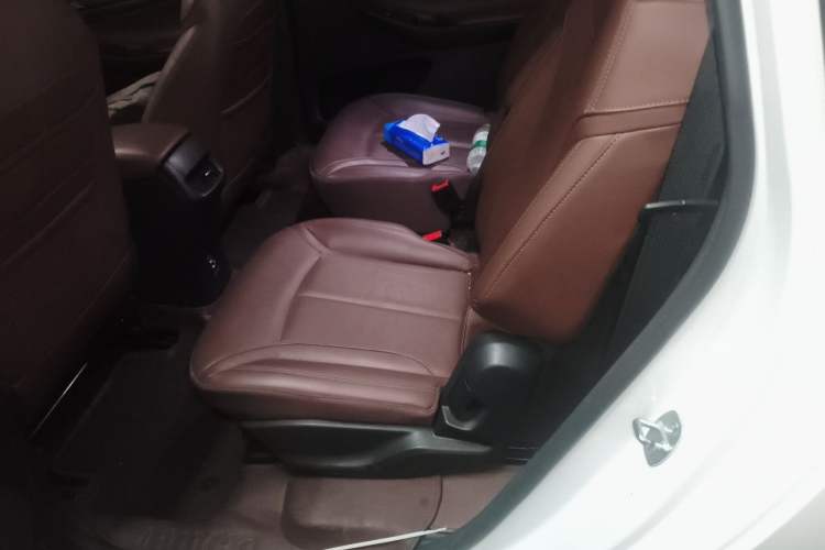 Used Buick GL6 2019 18T 6-Seater Connected Luxury Version China VI Standard Interior 4