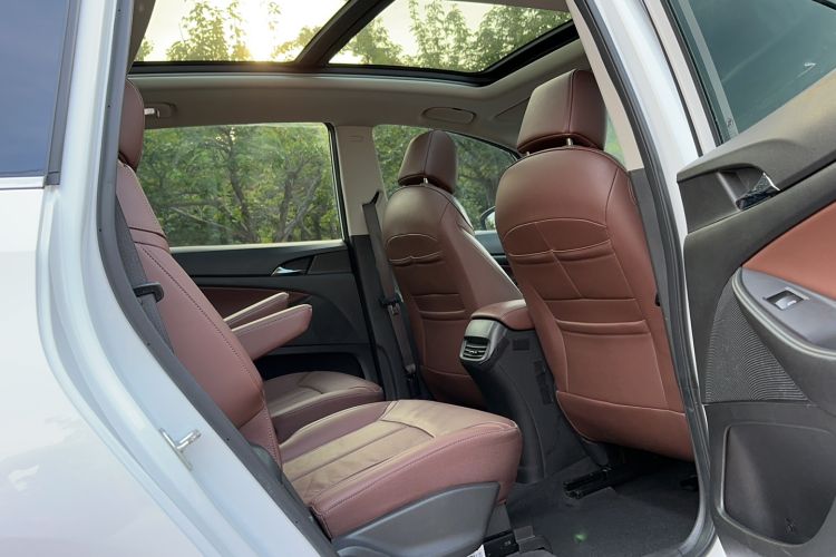 Used Buick GL6 2019 18T 6-Seater Connected Luxury Version China VI Standard Interior 4