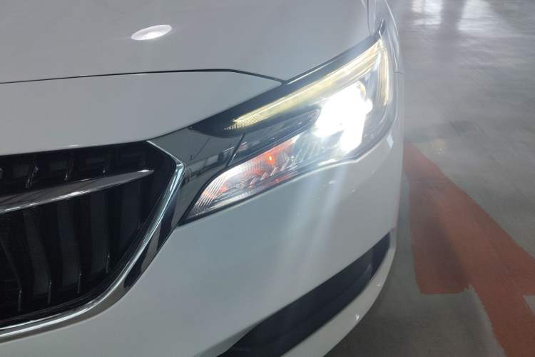 Used Buick GL6 2019 18T 6-Seater Connected Luxury Version China VI Standard Left Front Headlight