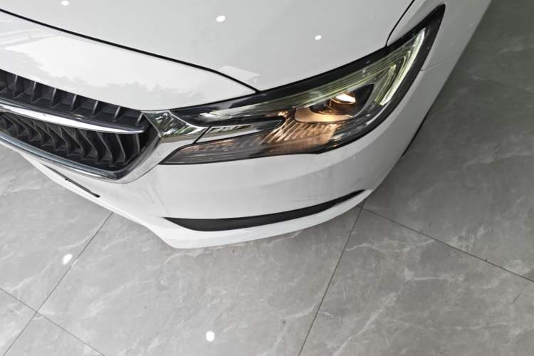 Used Buick GL6 2019 18T 6-Seater Connected Luxury Version China VI Standard Left Front Headlight