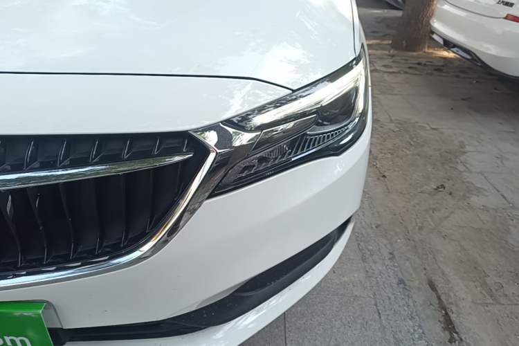 Used Buick GL6 2019 18T 6-Seater Connected Luxury Version China VI Standard Left Front Headlight