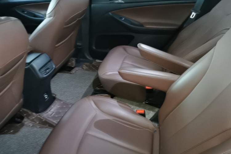 Used Buick GL6 2019 18T 6-Seater Connected Luxury Version China VI Standard Left Rear Seat
