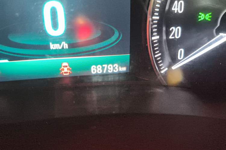 Used Buick GL6 2019 18T 6-Seater Connected Luxury Version China VI Standard Odometer Close Up