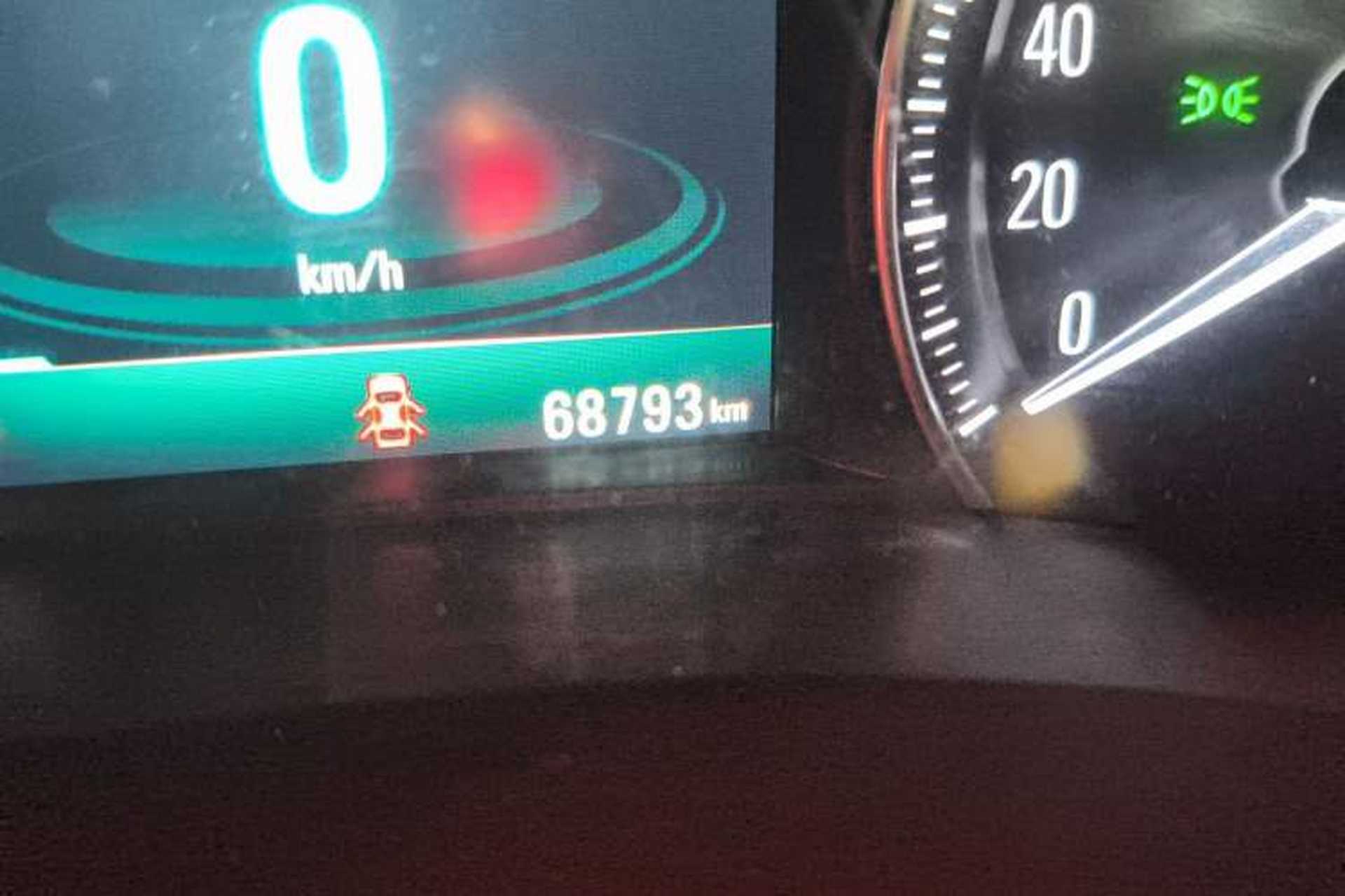 Used Buick GL6 2019 18T 6-Seater Connected Luxury Version China VI Standard Odometer Close Up
