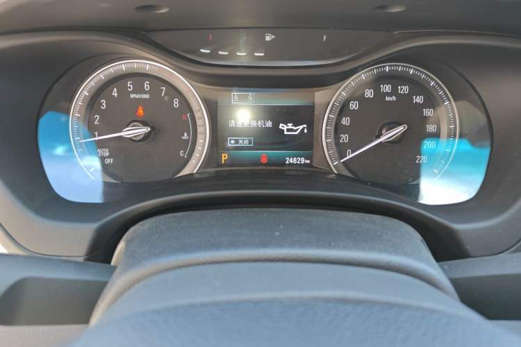 Used Buick GL6 2019 18T 6-Seater Connected Luxury Version China VI Standard Odometer Close Up