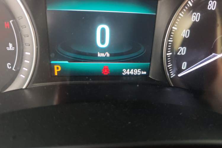 Used Buick GL6 2019 18T 6-Seater Connected Luxury Version China VI Standard Odometer Close Up