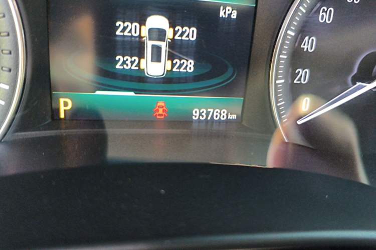 Used Buick GL6 2019 18T 6-Seater Connected Luxury Version China VI Standard Odometer Close Up