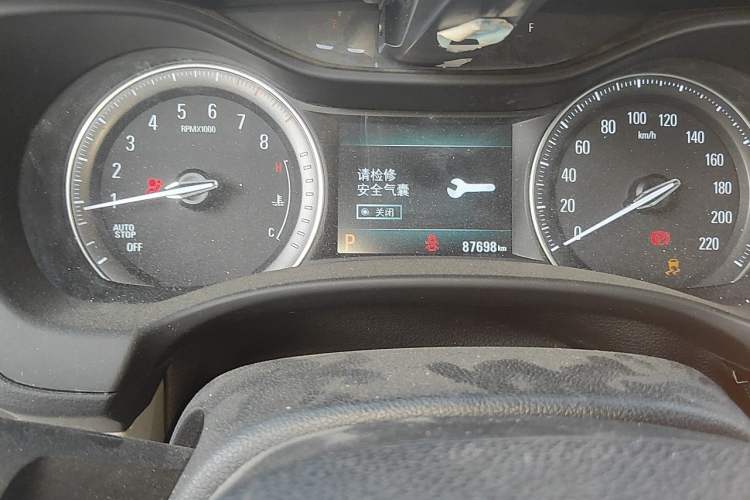 Used Buick GL6 2019 18T 6-Seater Elite Version China VI Standard Odometer Close Up