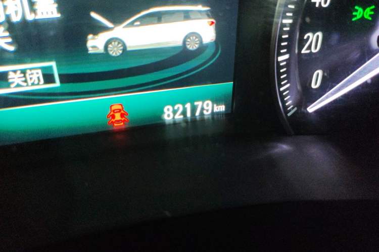 Used Buick GL6 2019 18T 6-Seater Elite Version China VI Standard Odometer Close Up