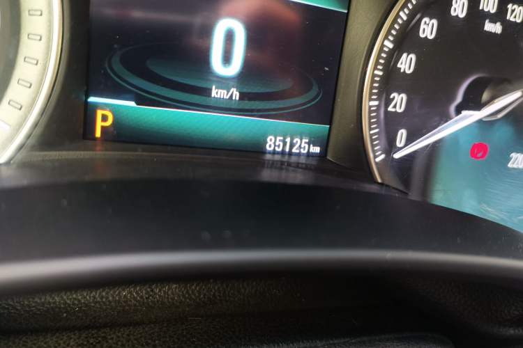 Used Buick GL6 2019 18T 6-Seater Connected Luxury Version China VI Standard Odometer Close Up