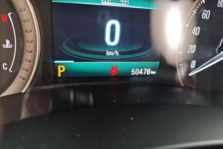 Used Buick GL6 2019 18T 6-Seater Connected Luxury Version China VI Standard Odometer Close Up