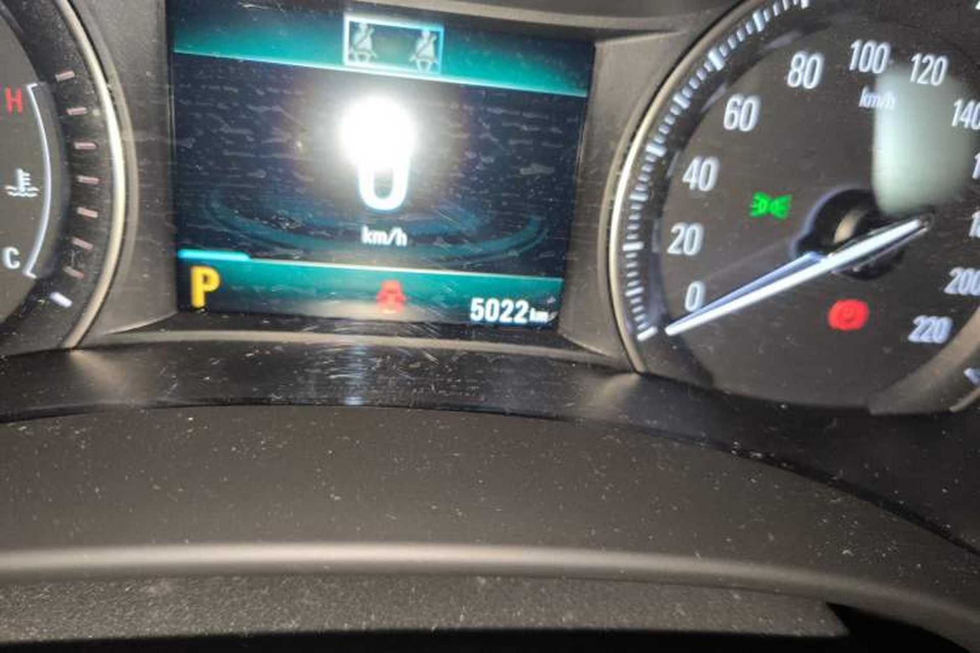 Used Buick GL6 2019 18T 6-Seater Connected Luxury Version China VI Standard Odometer Close Up