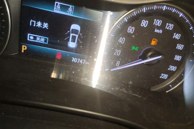 Used Buick GL6 2019 18T 6-Seater Elite Version China V Standard Odometer Close Up