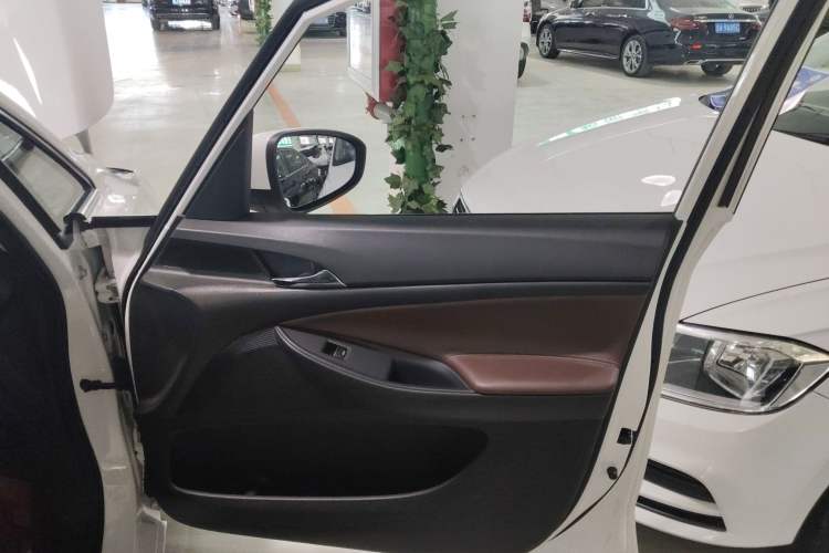Used Buick GL6 2019 18T 6-Seater Connected Luxury Version China VI Standard Right Front Door Interior