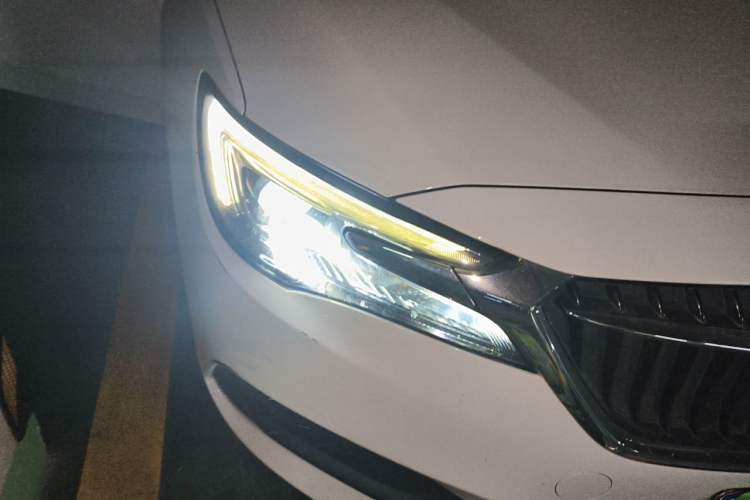 Used Buick GL6 2019 18T 6-Seater Connected Luxury Version China VI Standard Right Front Headlight
