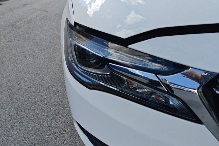 Used Buick GL6 2019 18T 6-Seater Connected Luxury Version China VI Standard Right Front Headlight