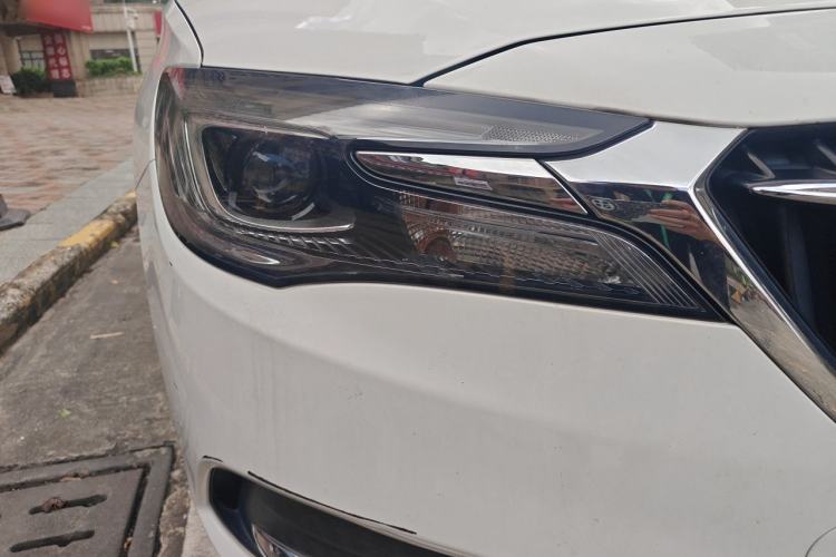 Used Buick GL6 2019 18T 6-Seater Connected Luxury Version China VI Standard Right Front Headlight