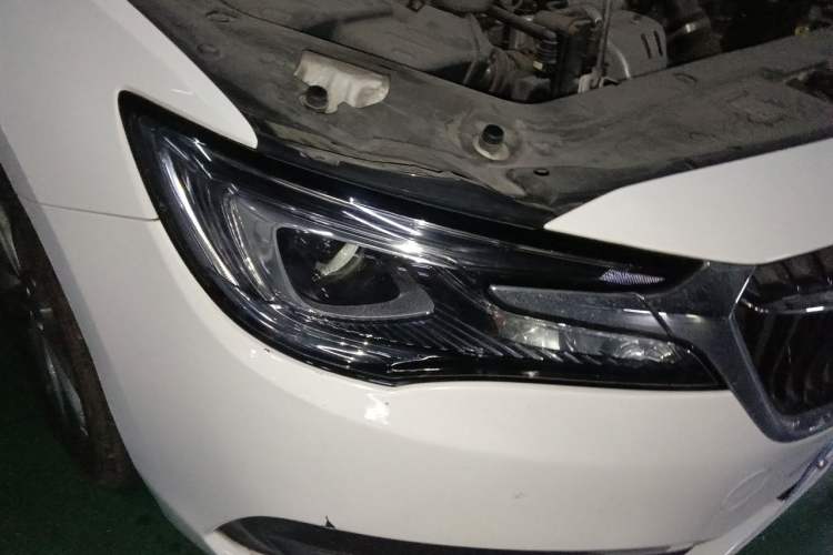 Used Buick GL6 2019 18T 6-Seater Connected Luxury Version China VI Standard Right Front Headlight