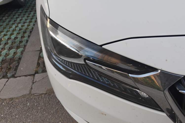 Used Buick GL6 2019 18T 6-Seater Connected Luxury Version China VI Standard Right Front Headlight