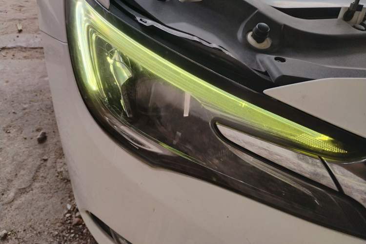 Used Buick GL6 2019 18T 6-Seater Connected Luxury Version China VI Standard Right Front Headlight