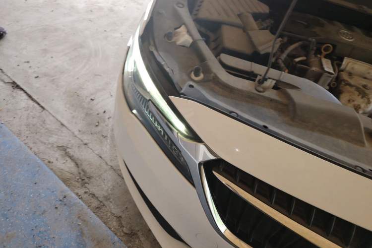 Used Buick GL6 2019 18T 6-Seater Connected Luxury Version China VI Standard Right Front Headlight