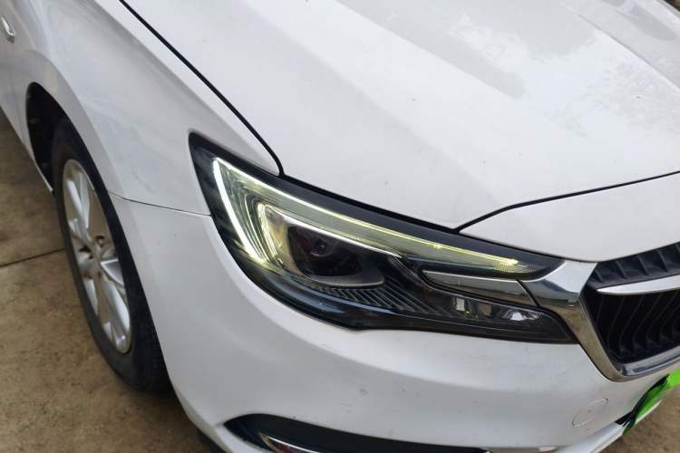 Used Buick GL6 2019 18T 6-Seater Elite Version China VI Standard Right Front Headlight