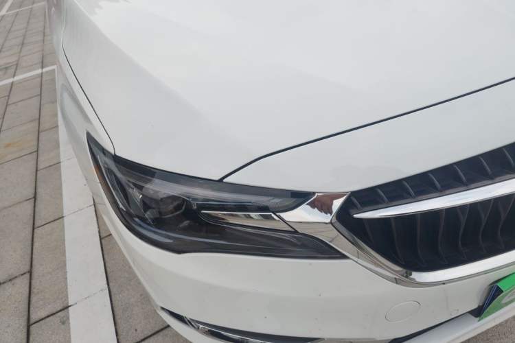 Used Buick GL6 2019 18T 6-Seater Connected Luxury Version China VI Standard Right Front Headlight