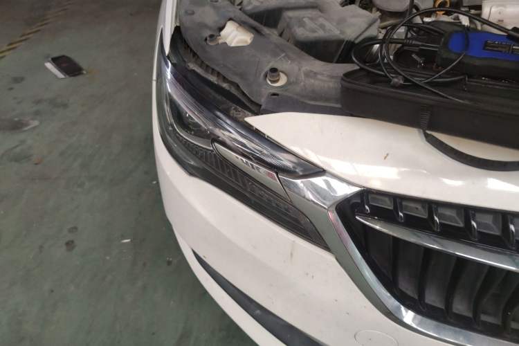 Used Buick GL6 2019 18T 6-Seater Elite Version China V Standard Right Front Headlight