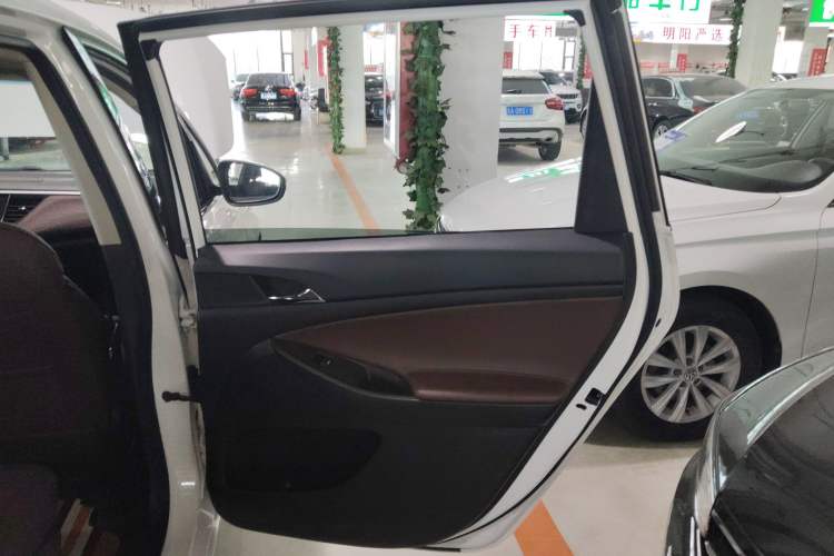 Used Buick GL6 2019 18T 6-Seater Connected Luxury Version China VI Standard Right Rear Door Interior