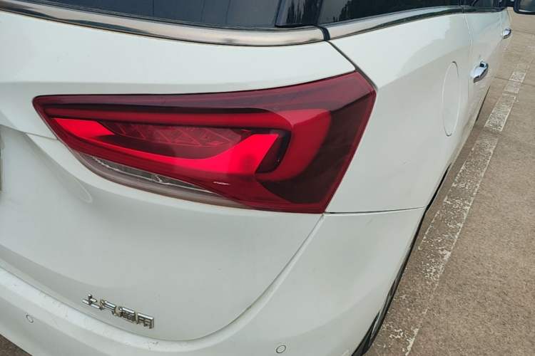 Used Buick GL6 2019 18T 6-Seater Connected Luxury Version China VI Standard Right Rear Taillight